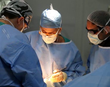 Cirujanos de Valparaíso realizan cirugía de trastorno de movilidad esofágica que permitirá a niño comer de forma normal